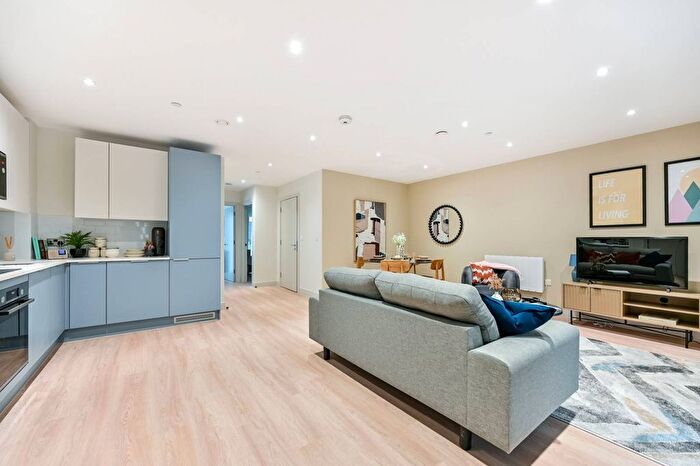 1 Bedroom Flat To Rent In The Oakgate, Leatherhead, KT22