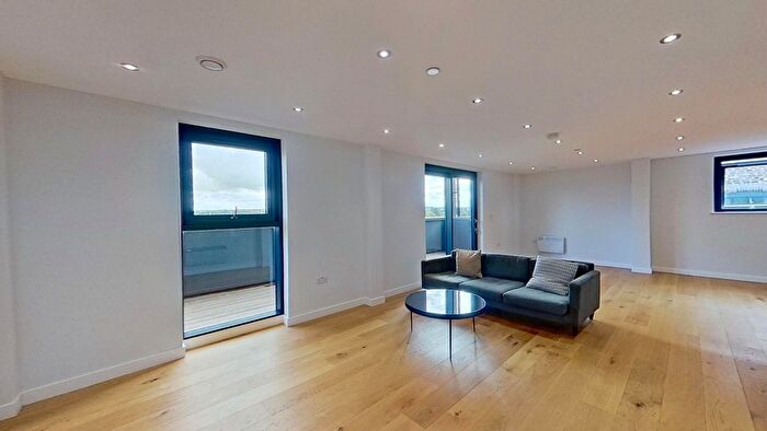 3 Bedroom Flat To Rent In Atkinson Street, Leeds, LS10