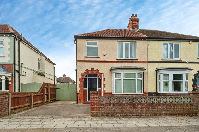 3 Bedroom Semi-Detached House For Sale In St Anns Avenue, Grimsby, DN34