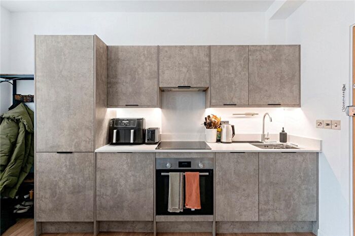 1 Bedroom Flat For Sale In Kingston Road, London, SW20