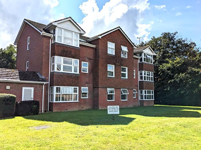 2 Bedroom Apartment To Rent In Bowes Close, Horsham, RH13
