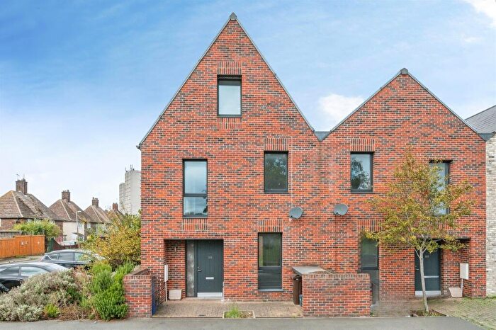 3 Bedroom End Of Terrace House For Sale In St. Chads Road, Tilbury, RM18