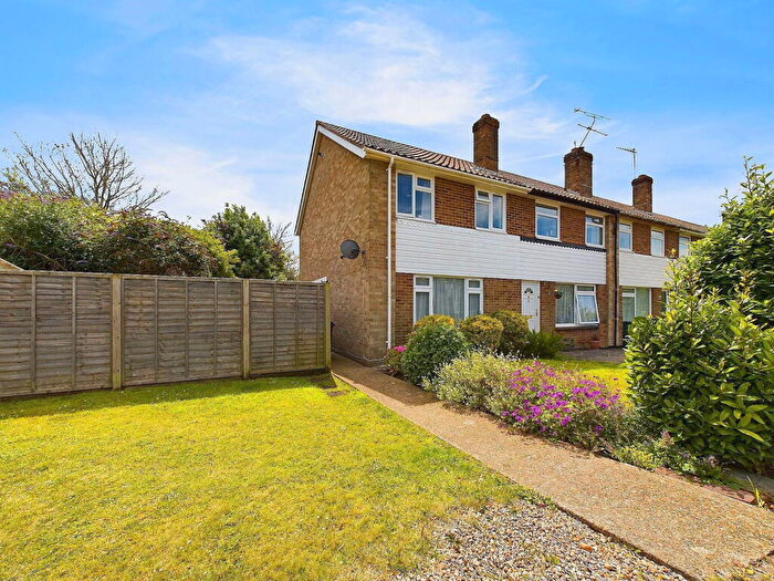 3 Bedroom End Of Terrace House For Sale In Somerset Close, Worthing, BN13