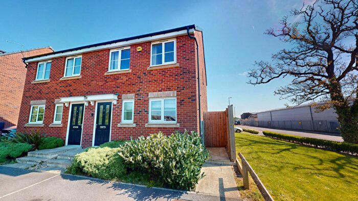 3 Bedroom Semi Detached House For Sale In Garratt Way, Thorne, Doncaster, DN8