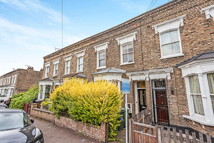 2 Bedroom Flat To Rent In Billington Road, New Cross, London, SE14