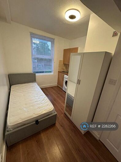 Studio To Rent In Upper Clapton Road, London, E5