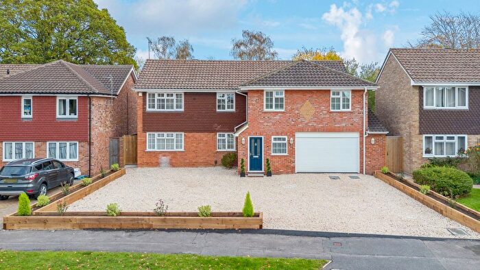 5 Bedroom Detached House For Sale In Lakeside, Warfield, Bracknell, RG42