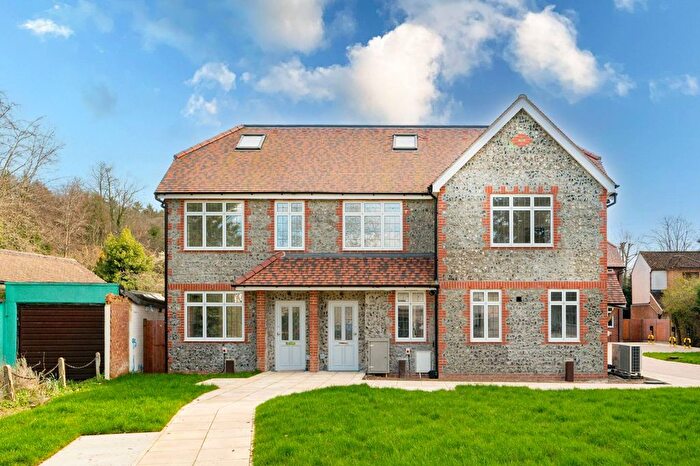 3 Bedroom Property For Sale In Kingswood Way, Sanderstead, South Croydon, CR2