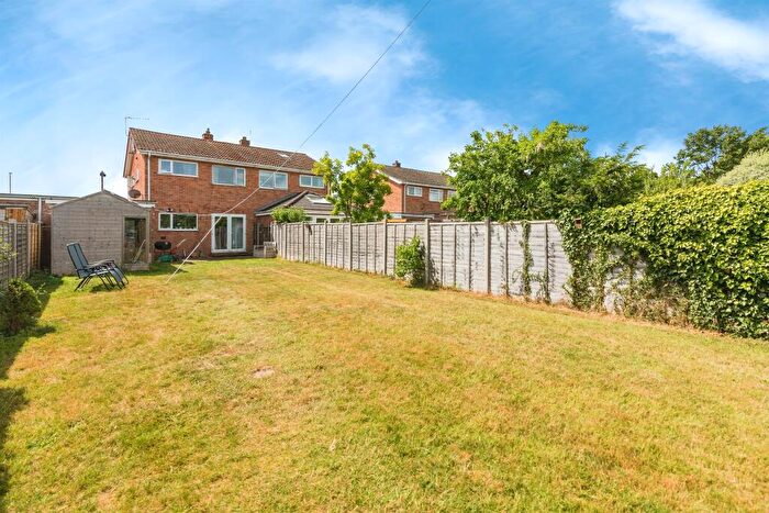 3 Bedroom Semi-Detached House For Sale In Dell Road, Lowestoft, NR33