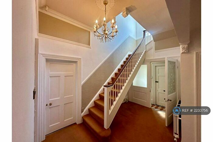5 Bedroom Semi-Detached House To Rent In Humberston Avenue, Humberston, DN36