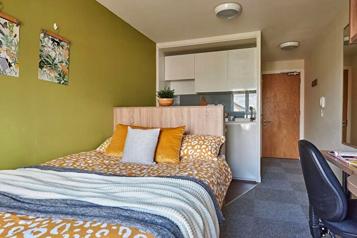 1 Bedroom Flat To Rent In The Close, Bristol Road, Selly Oak, Birmingham, B29