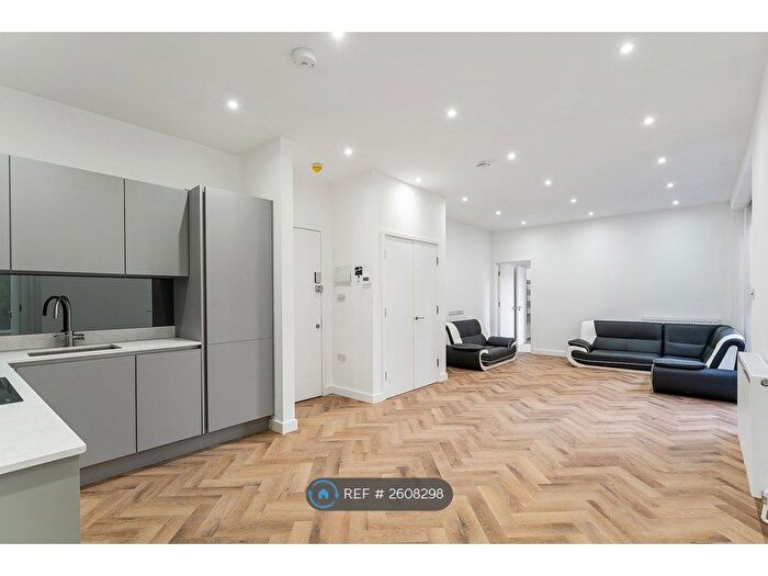 2 Bedroom Flat To Rent In High Street, London, E11