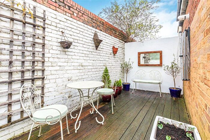 1 Bedroom Flat For Sale In Blegborough Road, Furzedown, SW16