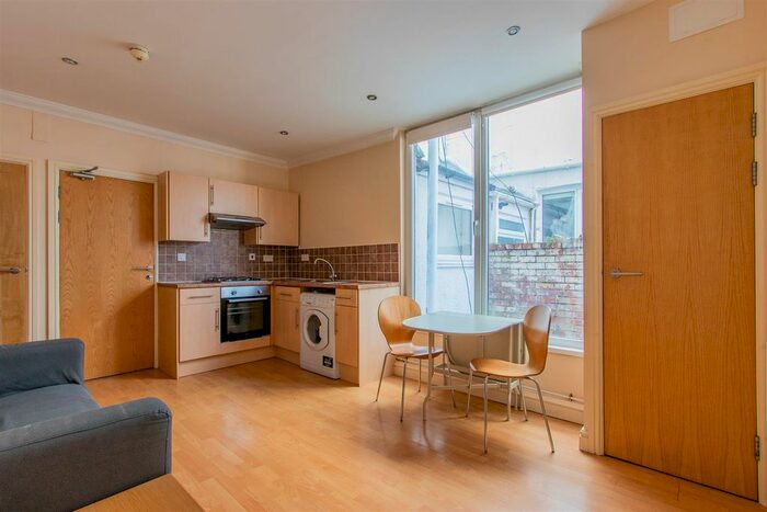 2 Bedroom Flat To Rent In Connaught Road, Roath, CF24