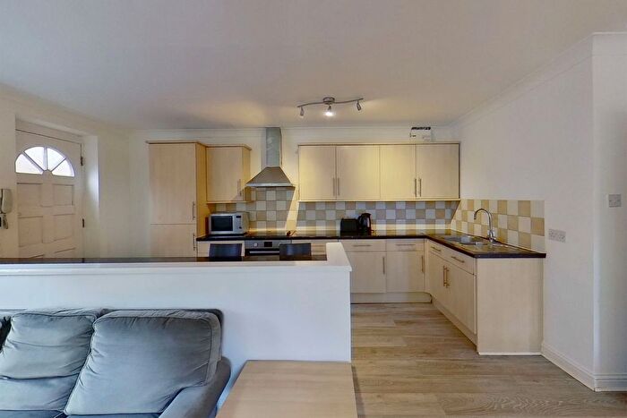 2 Bedroom Flat To Rent In Mile End Road, E3