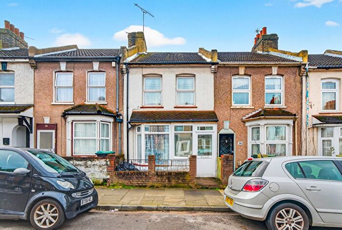 3 Bedroom Terraced House For Sale In Salisbury Road, Gravesend, DA11