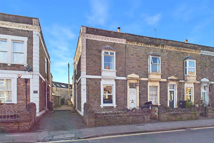 3 Bedroom End Terrace House For Sale In Kenn Road, Clevedon, BS21