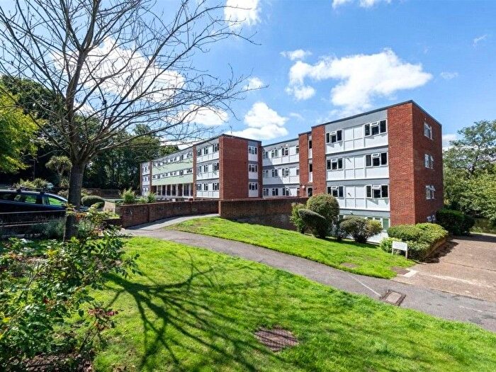 1 Bedroom Flat To Rent In Weybridge, Surrey, KT13