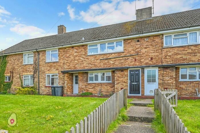 2 Bedroom Maisonette For Sale In Warren Road, Winchester, Hampshire, SO23