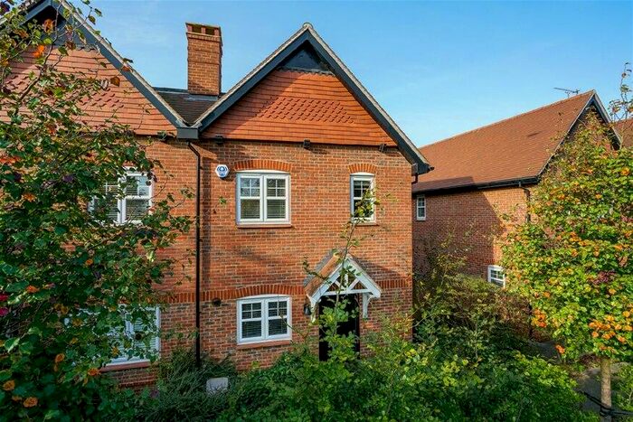 3 Bedroom House To Rent In King Harry Lane, St. Albans, AL3