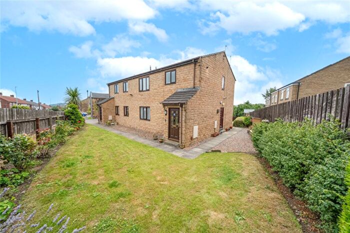 2 Bedroom Apartment For Sale In Northwood Close, Pudsey, West Yorkshire, LS28