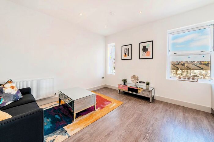 2 Bedroom Flat To Rent In Napier Road, London, NW10