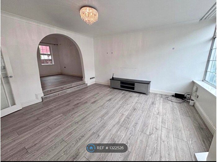 4 Bedroom Semi-Detached House To Rent In Alliance Avenue, Hull, HU3