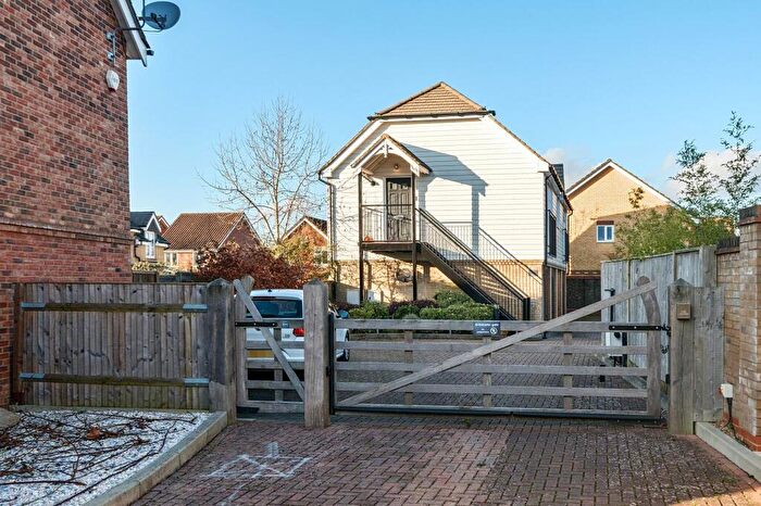 2 Bedroom Coach House For Sale In Oakgrove, Caterham, CR3
