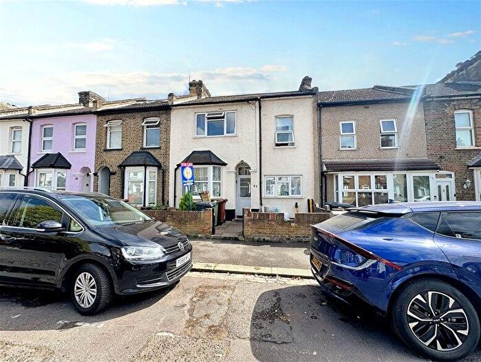 3 Bedroom House To Rent In Drapers Road, Stratford, E15