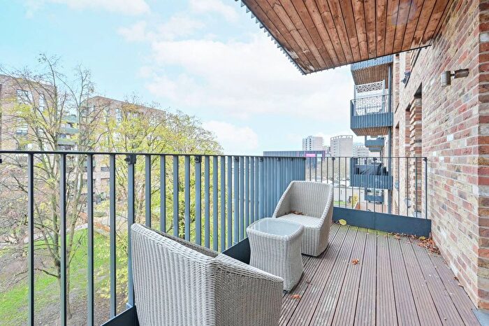 2 Bedroom Flat For Sale In Whelan Road, Acton, London, W3