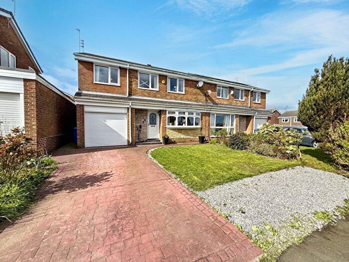 4 Bedroom Semi Detached House For Sale In Newlyn Drive, Cramlington, NE23