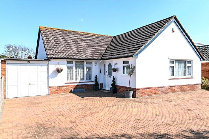2 Bedroom Bungalow For Sale In Western Avenue, Barton On Sea, New Milton, Hampshire, BH25