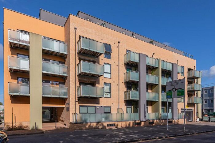 1 Bedroom Flat To Rent In Chigwell Road, London, E18