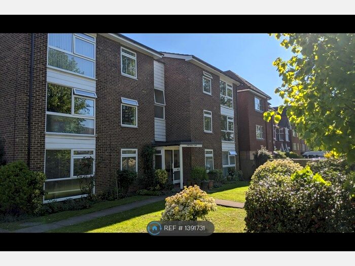 1 Bedroom Flat To Rent In Honeysuckle Court, Sutton, SM1