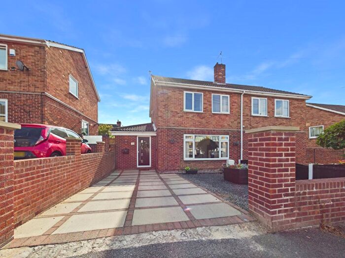 3 Bedroom Semi Detached House For Sale In Edendale, Castleford, WF10