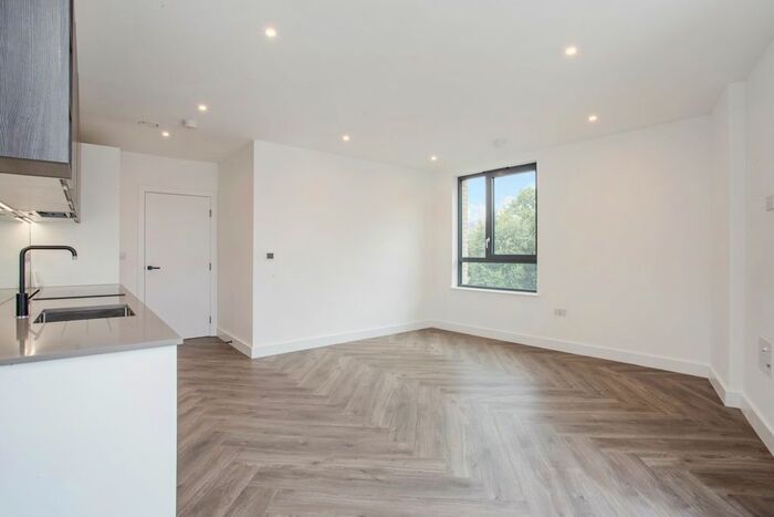 2 Bedroom Flat To Rent In Amparo House, Greenwich, SE10