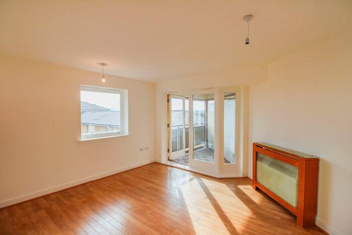 2 Bedroom Flat To Rent In Melling Drive, Enfield, EN1