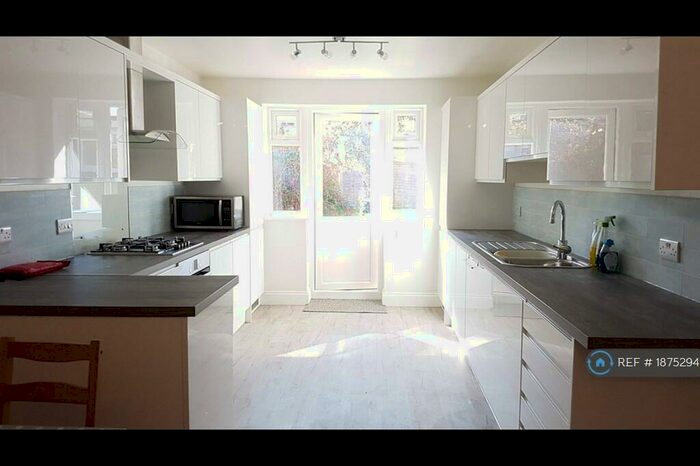 6 Bedroom Semi-Detached House To Rent In Sirdar Road, Southampton, SO17