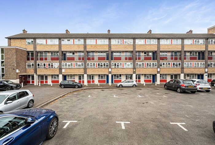 3 Bedroom Flat For Sale In London Road, Mitcham, CR4