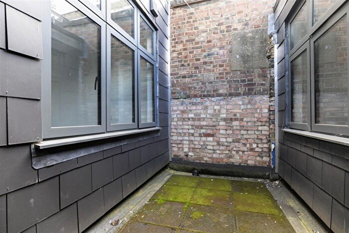2 Bedroom Flat To Rent In Camden High Street, London, NW1