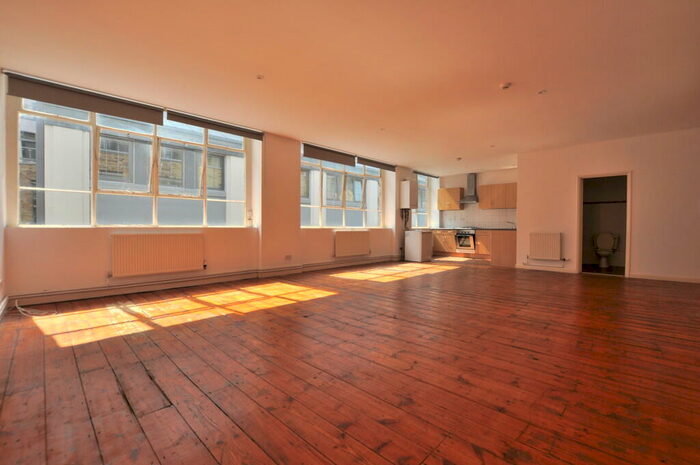 Flat To Rent In Ebenezer Street, London, N1