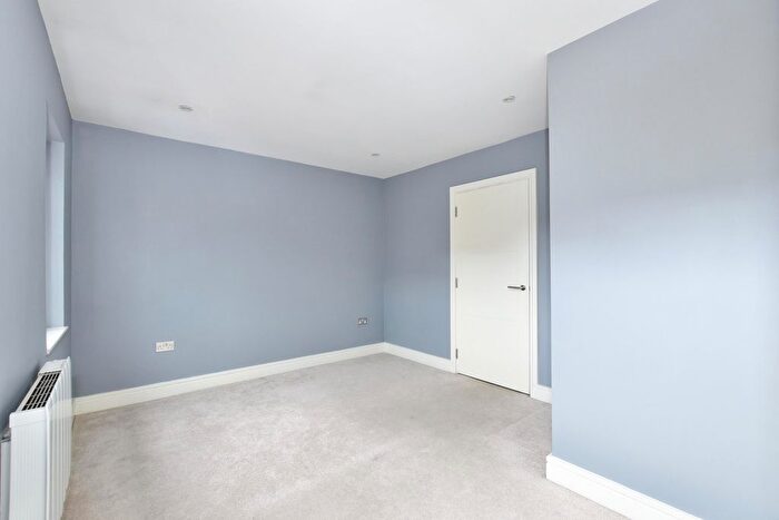 1 Bedroom Flat To Rent In The Broadway, Farnham Common, Farnham Common, SL2