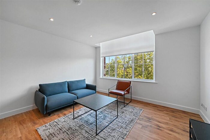 2 Bedroom Apartment To Rent In West Smithfield, London, EC1A