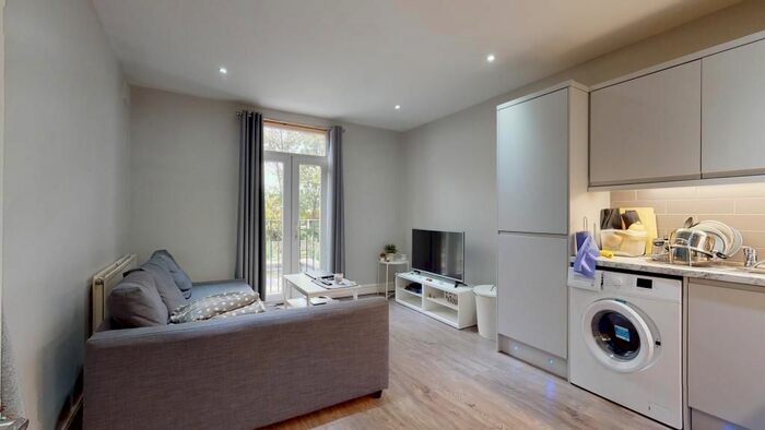 1 Bedroom Flat To Rent In Gleneagle Road, London, SW16