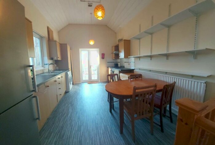 2 Bedroom House To Rent In Carlton Terrace, Swansea, SA1