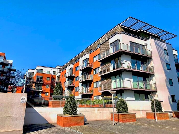 2 Bedroom Apartment To Rent In Ocean Village, Southampton, SO14