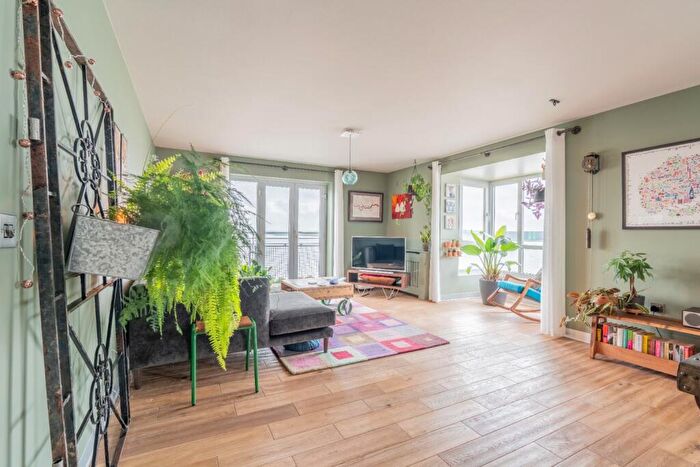 2 Bedroom Flat For Sale In Chichester Wharf, Erith, Kent, DA8