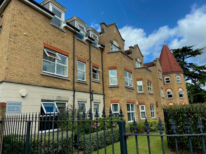 2 Bedroom Apartment To Rent In Windmill Hill, London, EN2