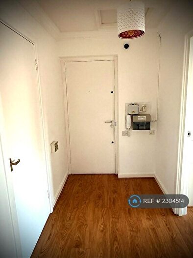 1 Bedroom Flat To Rent In Gloucester Square, London, E2