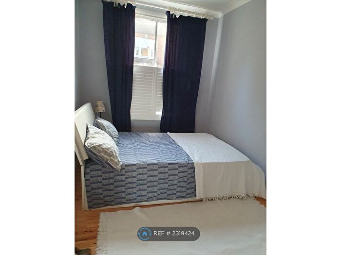 2 Bedroom Flat To Rent In Replingham Road, London, SW18